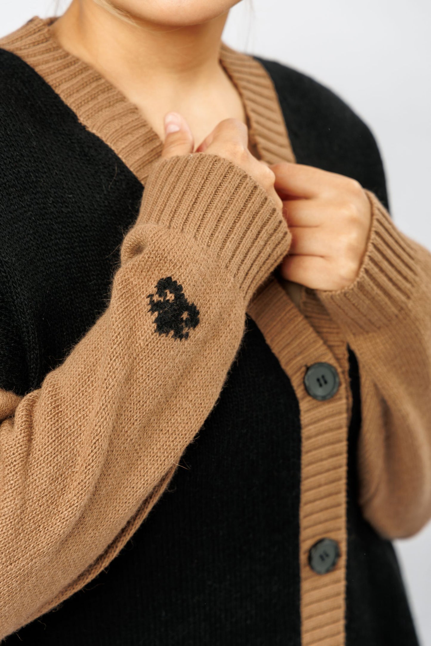 "Golden" Cardigan | black and brown