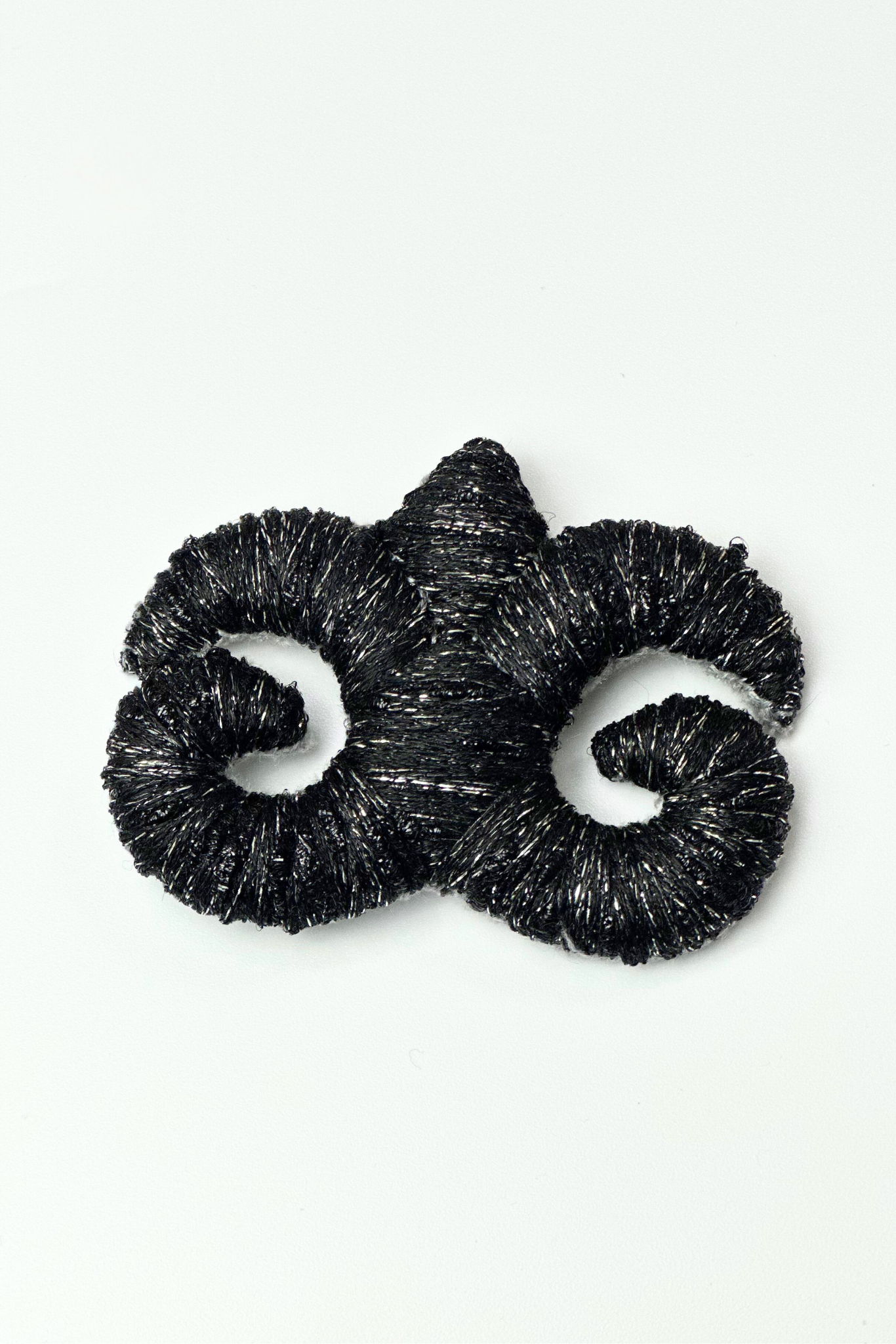 "Accel Erlanovna" Brooch | black with metallic lurex