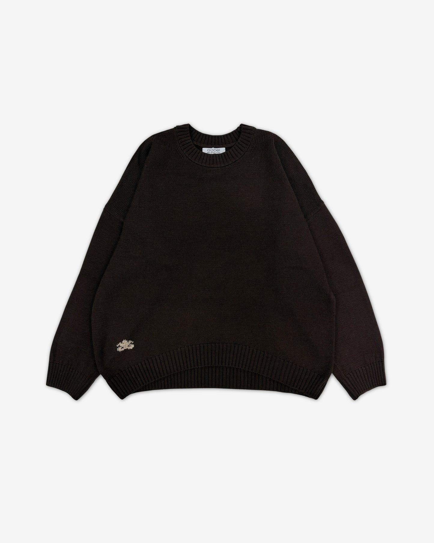 Свитер "Арка" со спущенным плечом круглый ворот | горький шоколад