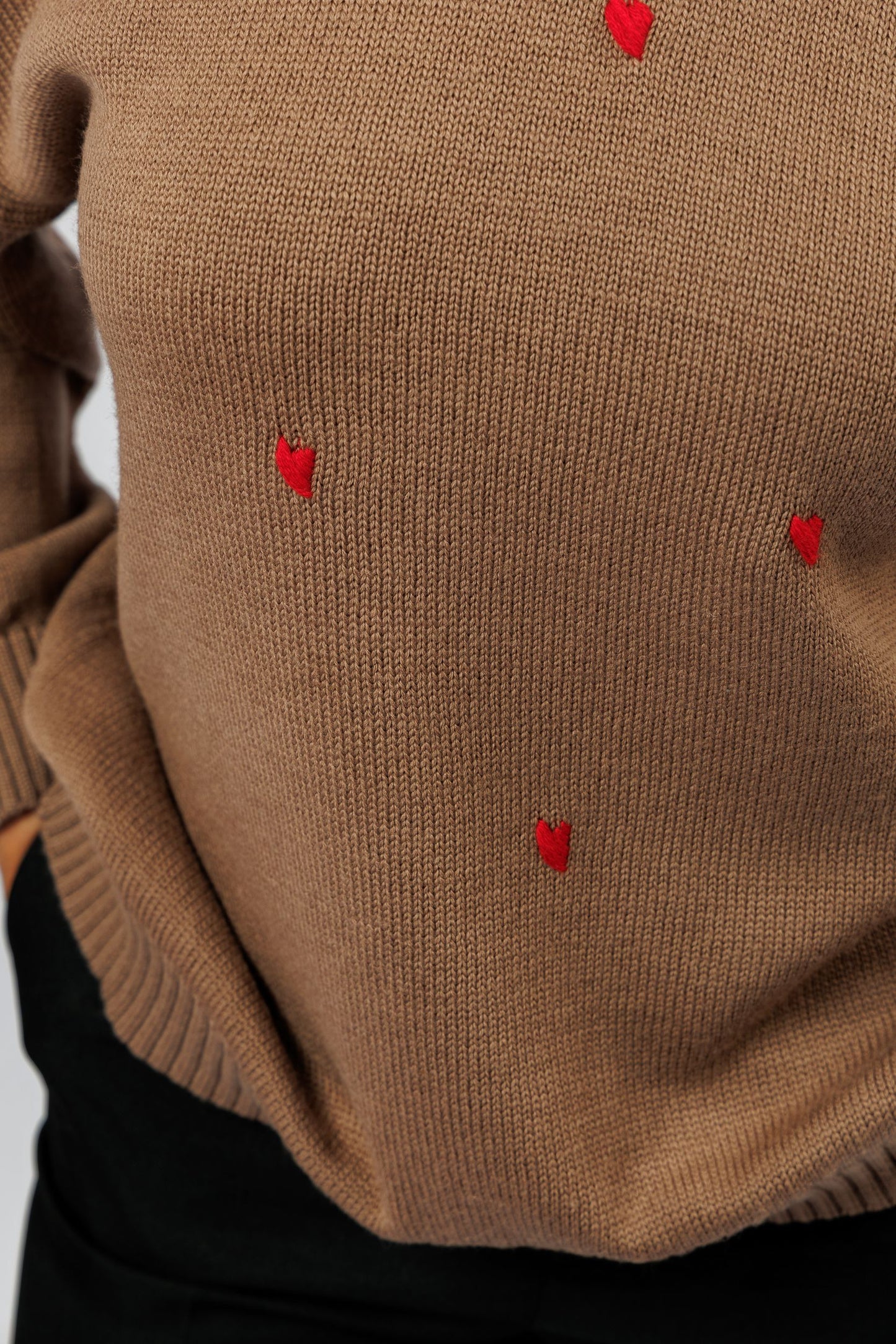 "Amore" sweater | caramel brown