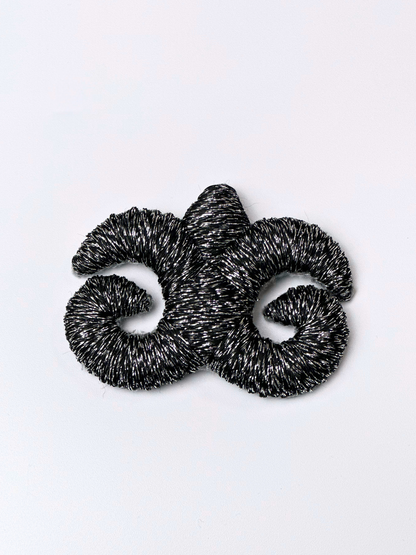 Брошь "Accel Erlanovna" | черный с металлическим люрексом