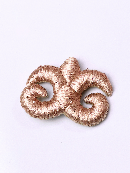 Брошь "Accel Erlanovna" | розовый с розовыми пайетками