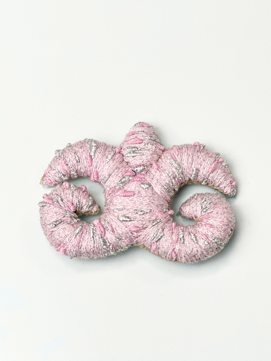 Брошь "Accel Erlanovna" | розовый с серебряным люрексом