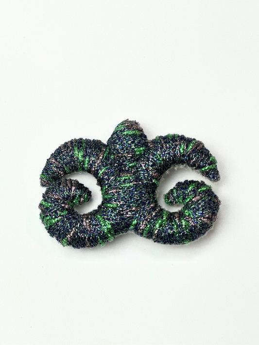 Брошь "Accel Erlanovna" | темный с синим и зеленым люрексом